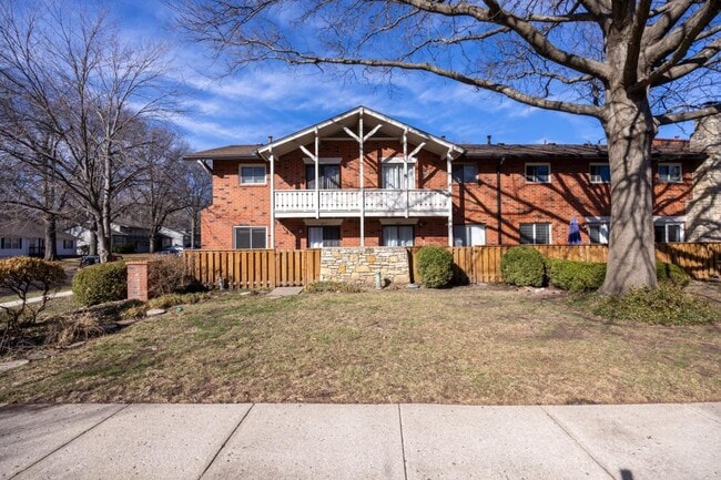 Building Photo - 9619 Outlook Dr