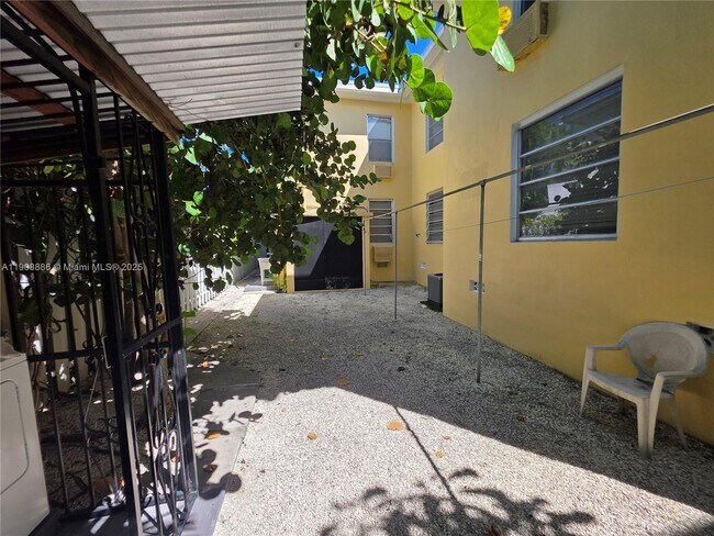 Building Photo - 8024 Harding Ave