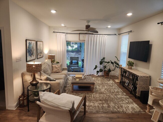 Building Photo - Midlothian-3 Bed 2.5 Bath Townhouse