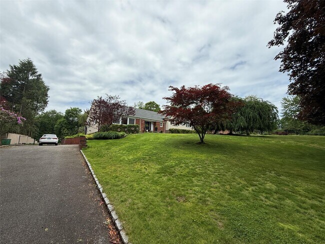 Building Photo - 29 Eastview Dr