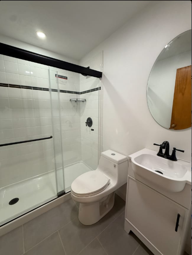 Building Photo - Adorable 3 Bedroom, 2 Bathroom Home with Garage & Off-Street Parking