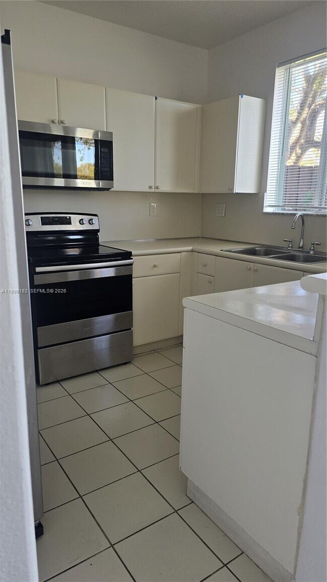 Building Photo - 2755 SE 15th Rd