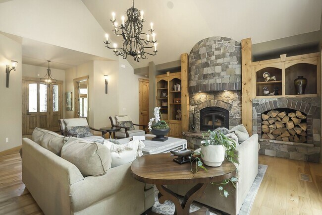 Building Photo - Westside custom home with high end craftsman finishes