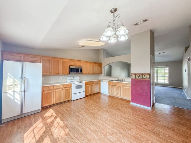 Building Photo - 604 Chateau Dr