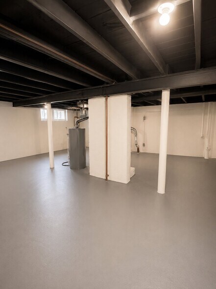 Building Photo - 1462 Parkhill Rd