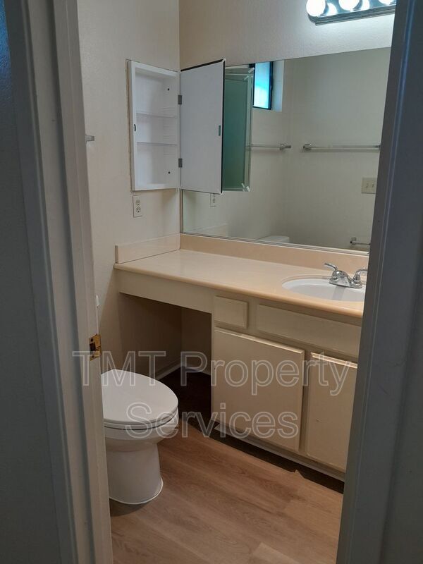 Building Photo - 1180 Sumner Pl