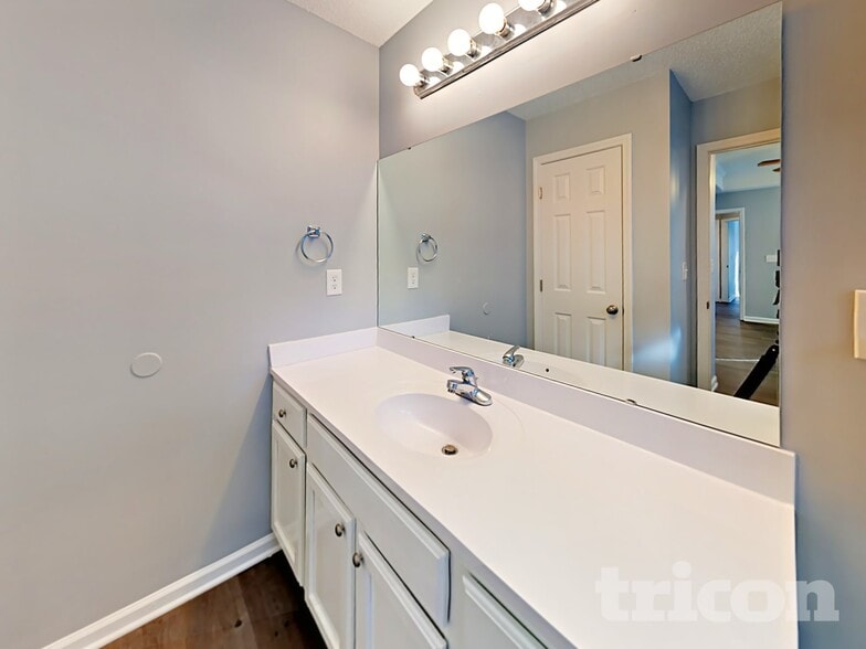 Building Photo - 8118 Bella Vista Ct