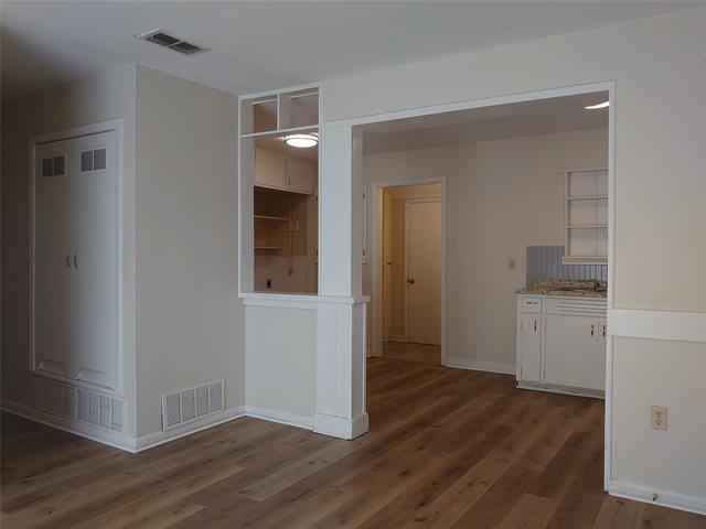 Building Photo - 2725 S 28th St