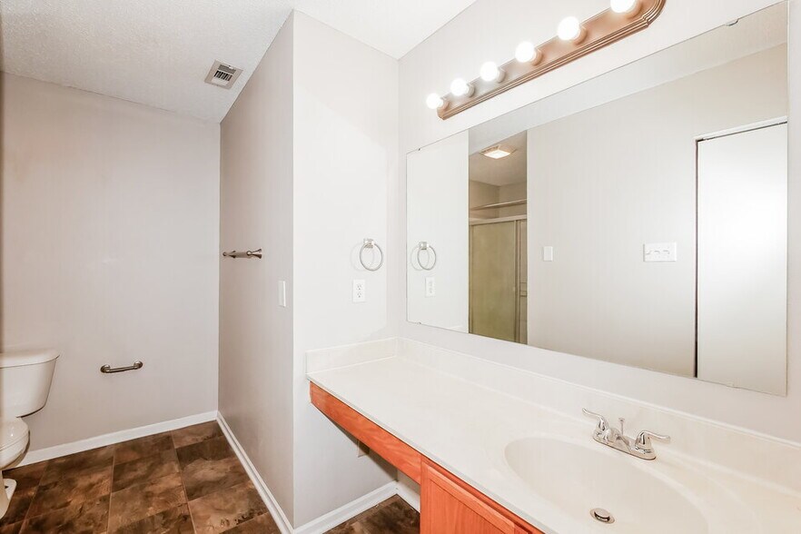 Building Photo - 13323 N Brick Chapel Dr