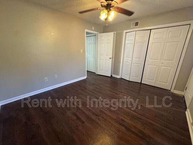 Building Photo - 2365 Parrot Ln