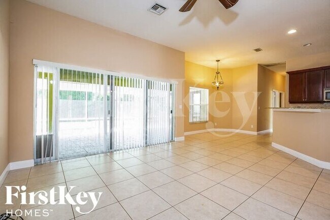 Building Photo - 1241 SW Wellington Ave