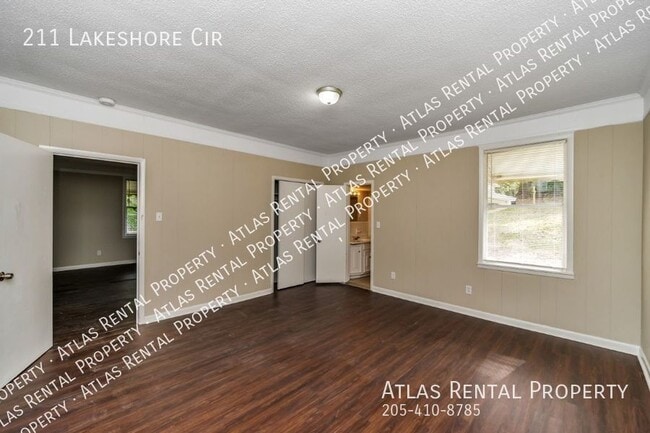 Building Photo - 211 Lakeshore Cir