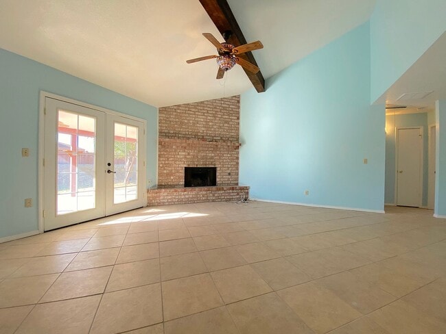 Building Photo - West El Paso 3 bed refrig A/C Home