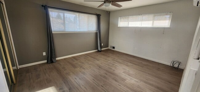 Building Photo - Beautiful 3 Bedroom 2 Bathroom Duplex in Desirable Greenhaven/Pocket Neighborhood