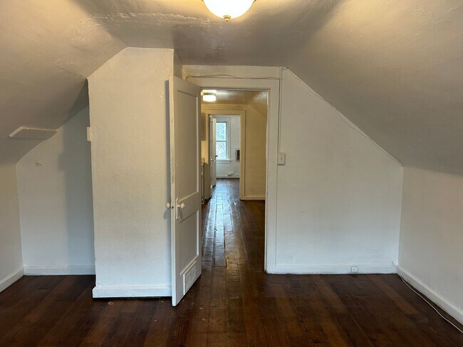 Building Photo - 3428 Altamont Rd