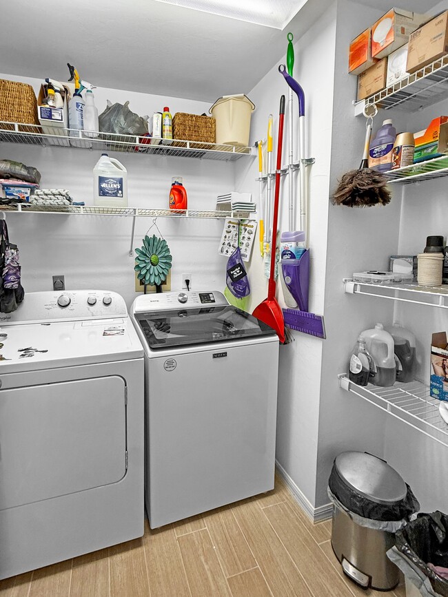 Building Photo - 14980 Vista View Way