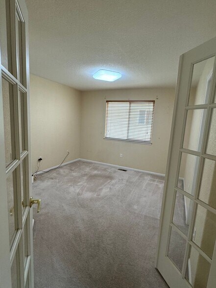 Building Photo - 6070 Deframe Ct