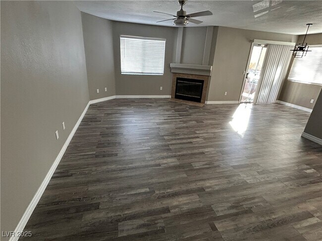 Building Photo - 6873 Tamarus St