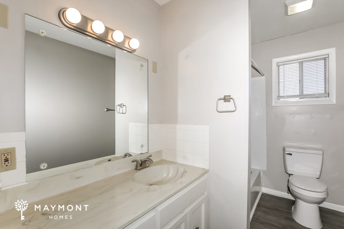 Building Photo - 472 Tailholt Ln