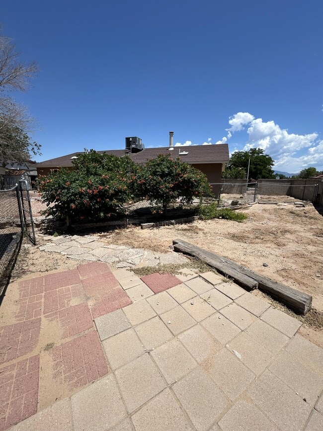 Building Photo - 6101 Equestrian Dr NW