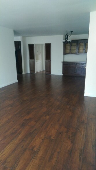 Building Photo - 10961 Palms Blvd