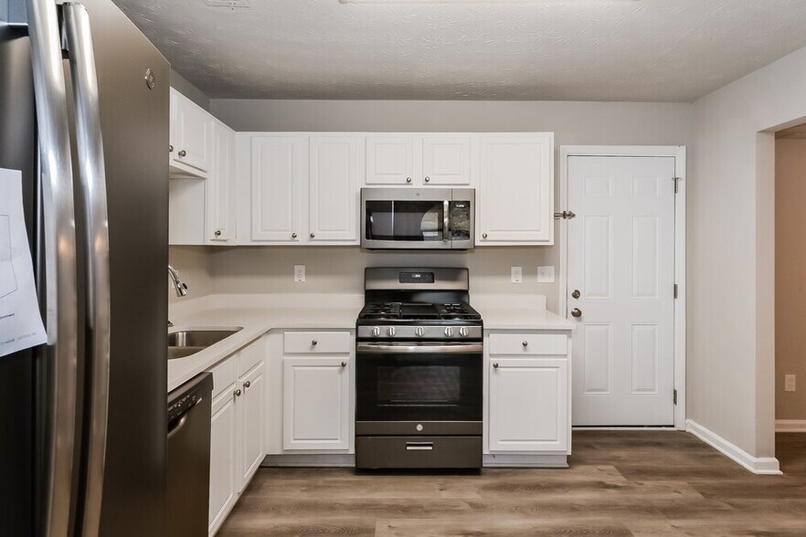 Building Photo - 5660 Black Berry Row