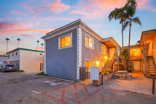 Building Photo - 829 San Fernando Pl