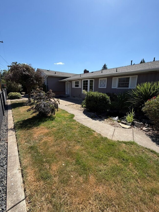 Building Photo - 550 Carlson Dr