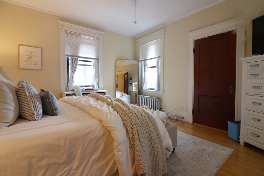 Building Photo - 1100 Beacon St