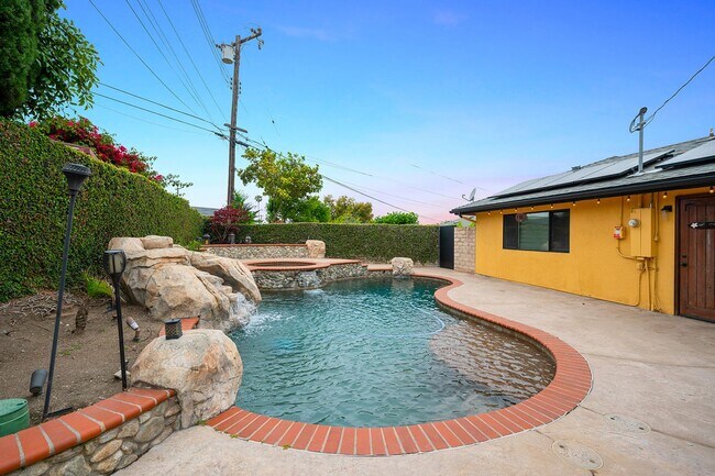 Building Photo - **724 E Cypress Ave Glendora** 4 bedroom 2 bath !!2 weeks free OAC!!