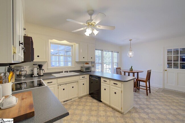 Building Photo - 104 Middle Brook Rd