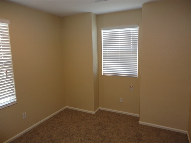 Building Photo - 201 Stagecoach Ln