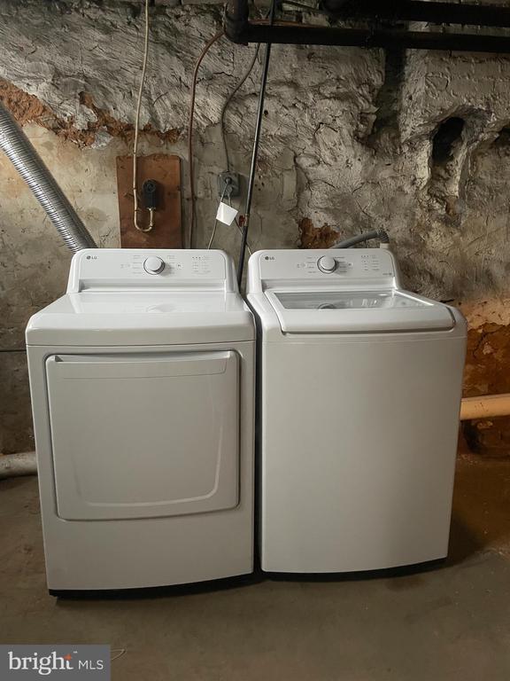 Building Photo - 3322 W Huntingdon St