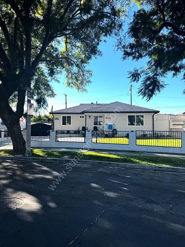 Building Photo - 1569 Carol Dr