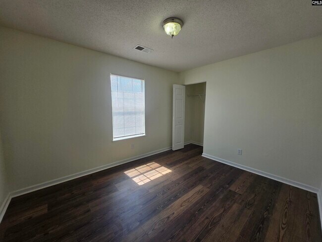 Building Photo - 132 Fox Grove Cir