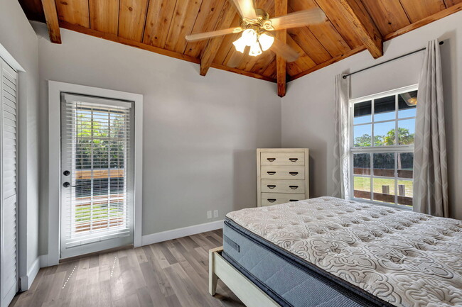 Building Photo - 18301 Murray Ln