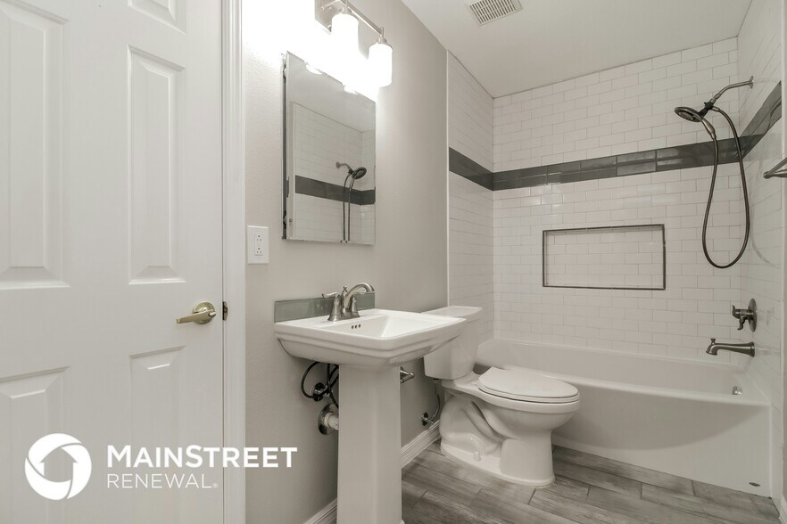 Building Photo - 1048 Spring Loop Way