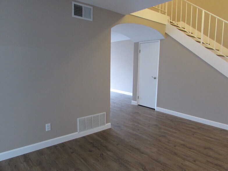 Building Photo - 15916 Rosehaven Ln