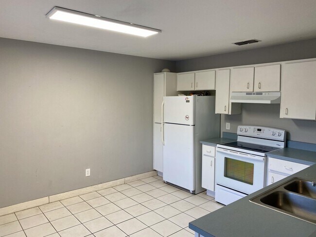 Building Photo - 491 10th St