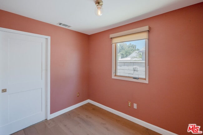 Building Photo - 3111 Glenhurst Ave