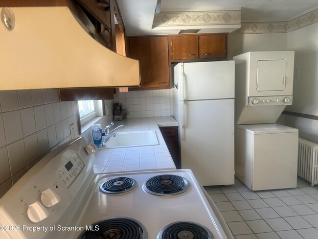 Building Photo - 247 Belmont St