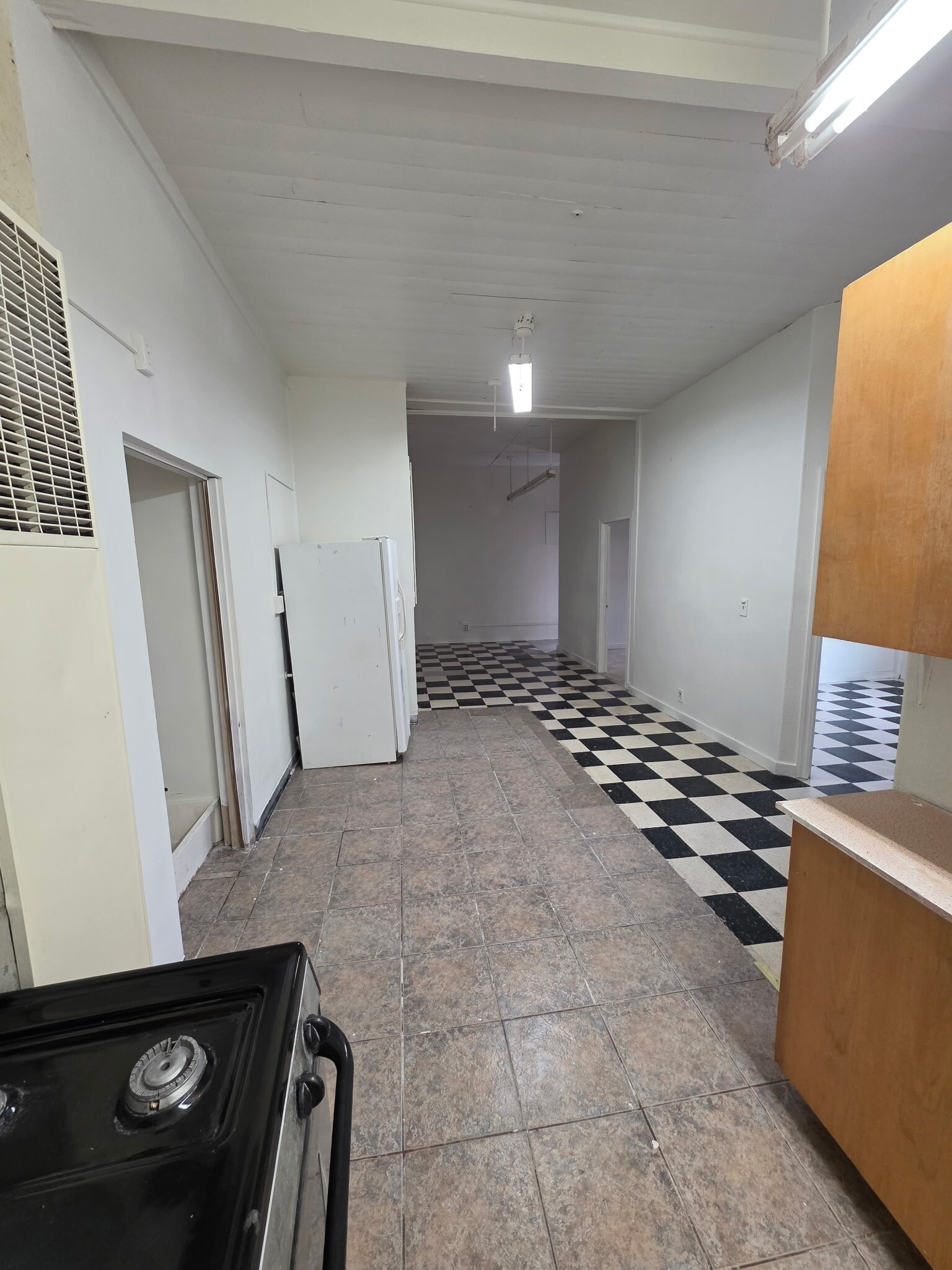 Building Photo - 620 E Main St