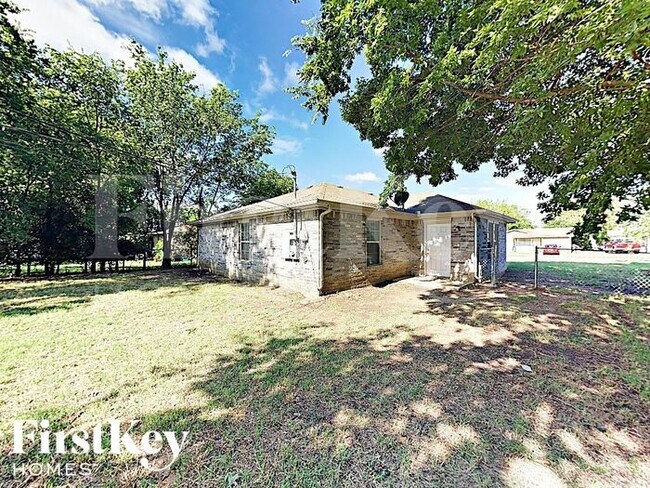 Building Photo - 809 Tuskegee St