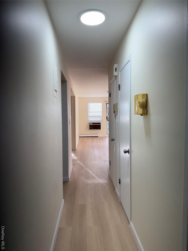 Building Photo - 41-35-41149 149th Pl