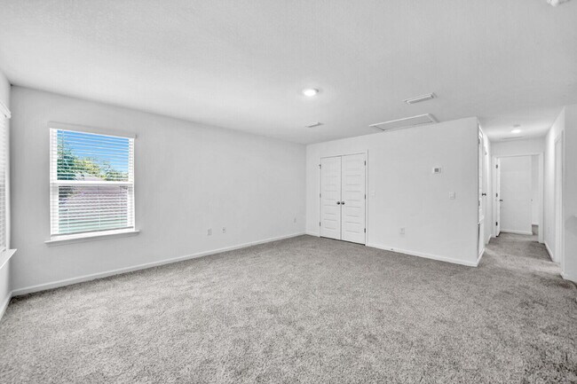 Building Photo - 30 Sandywoods Ct