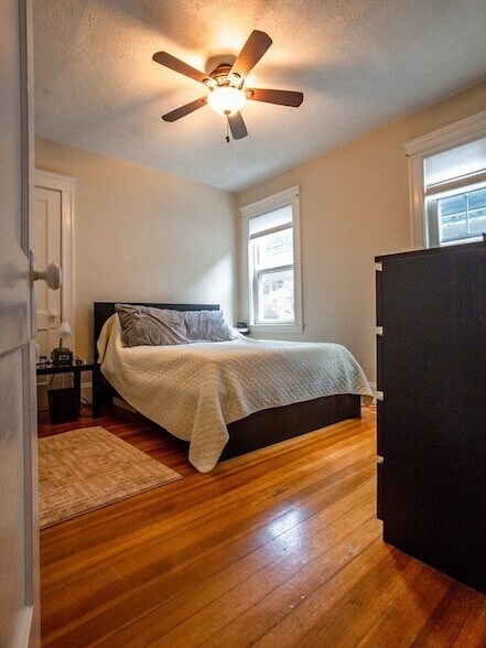 Building Photo - 21 Bradwood St