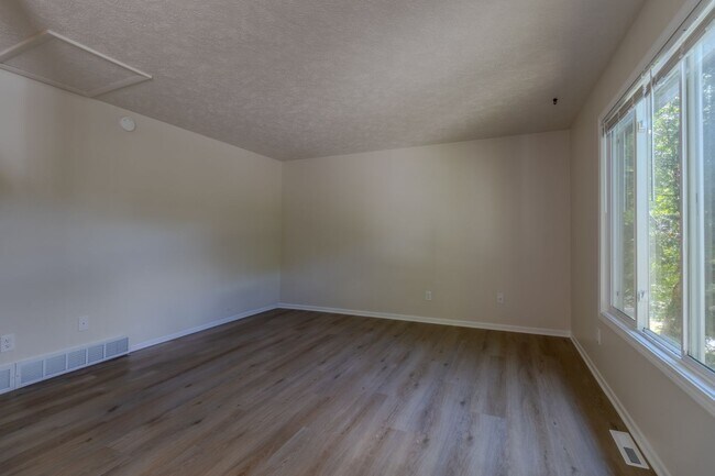 Building Photo - MF Fouch Rd-Duplex