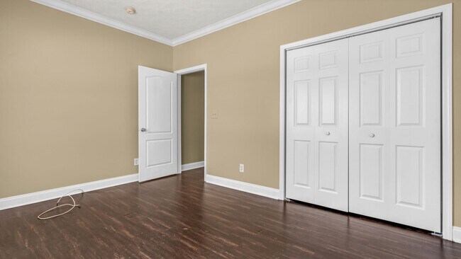 Building Photo - Spacious 3-Bedroom Home with Recent Upgrad...