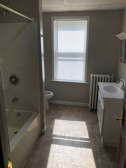 Bathroom - 11019 Old Mount Savage Rd NW