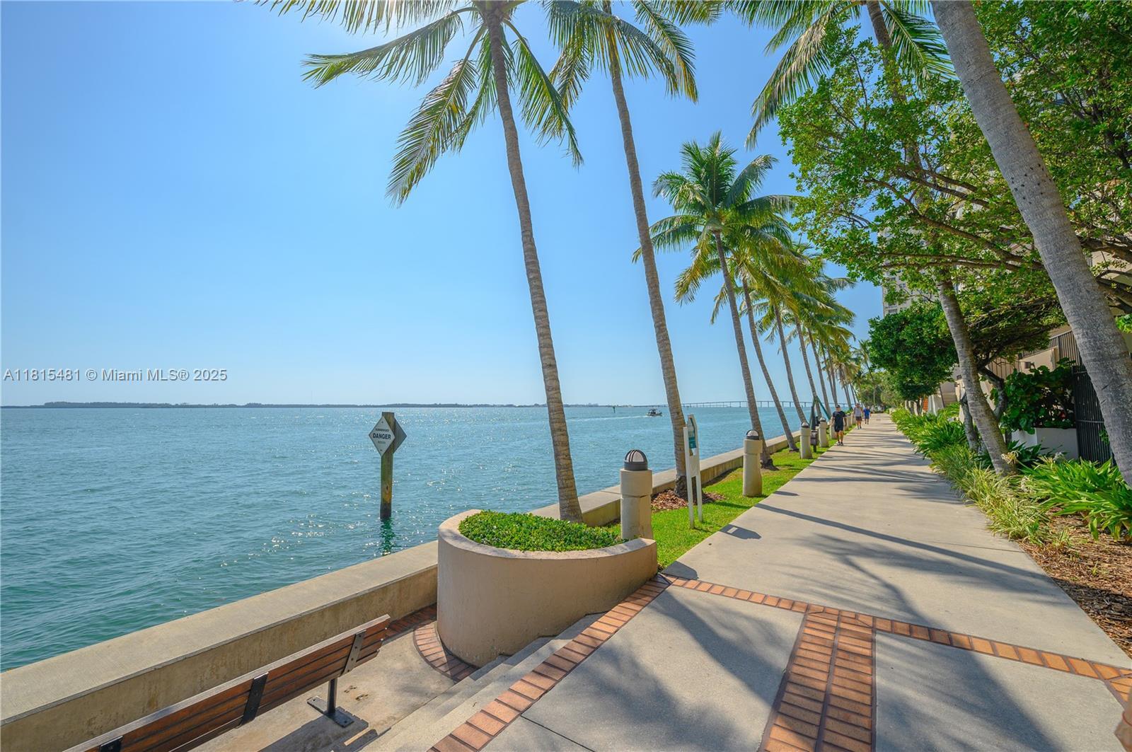 Building Photo - 540 Brickell Key Dr